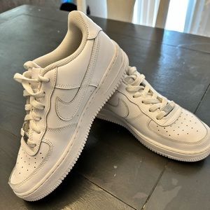 Nike Air Force 1’s size 7 in women